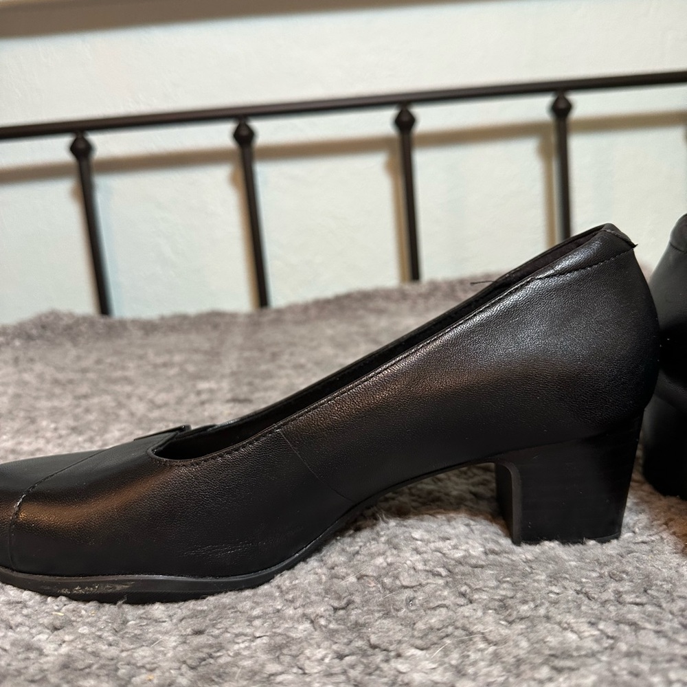 Clarks Women's Rosalyn Belle Black Pump Size 8.5W - Picture 4 of 10